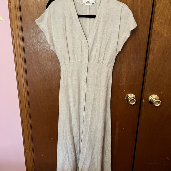 Elegant Cream Maxi Dress - Picture 3 of 6